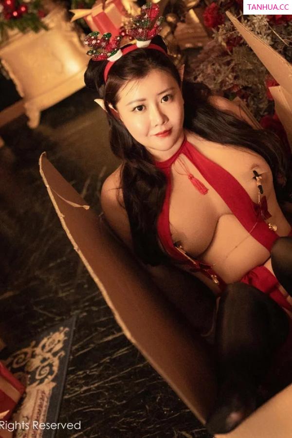 王格 王婉悠 [XiuRen]高清写真图 2023.12.19 No.7828 王婉悠Queen 圣诞主题第34张图片